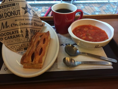 ミスドで朝食を食べてみた。野菜スープやお粥もあるし、コーヒーはおかわり自由！
