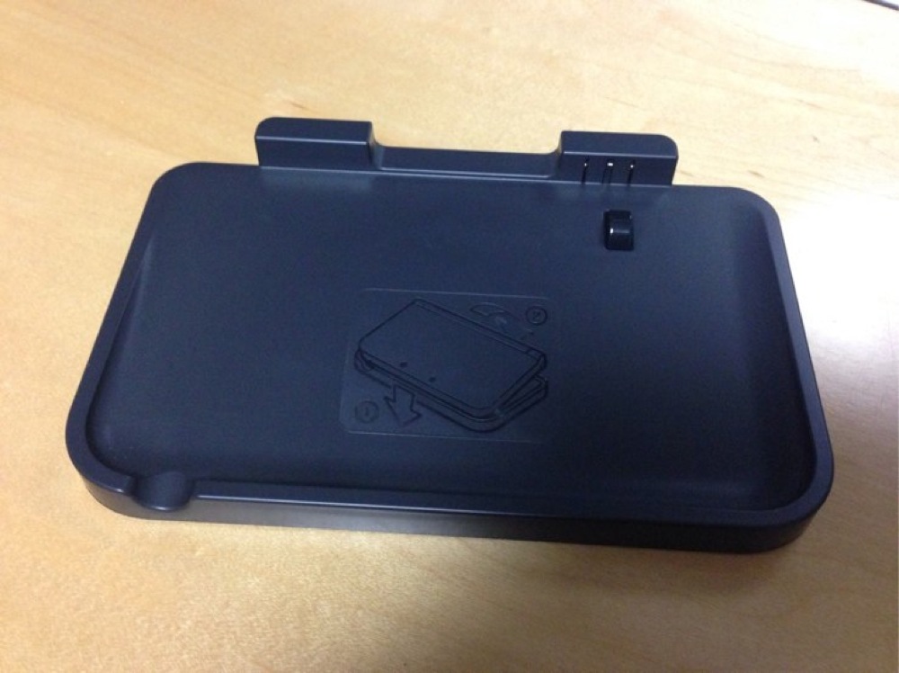 3DS LL専用充電台が、置くだけで充電できるのですごく便利だった - 拡張現実ライフ