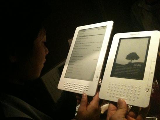 Kindle DXのでかさは異常