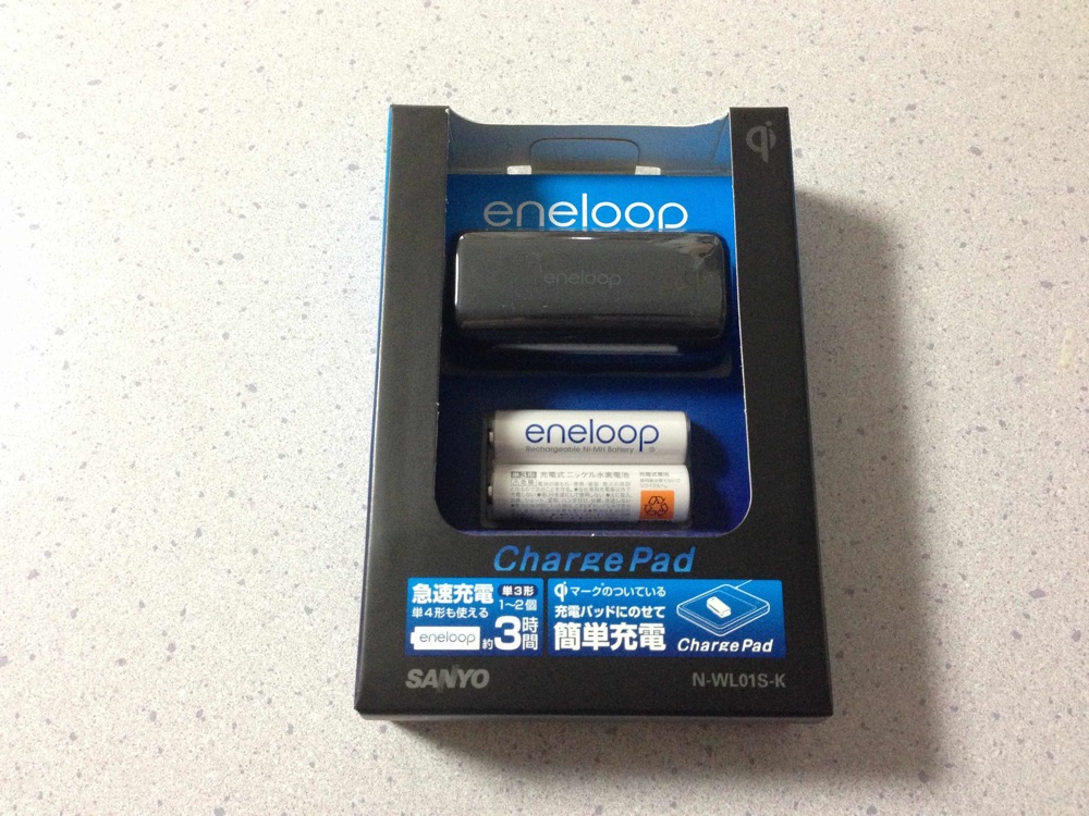 eneloop-chargepad-20130122-120004.jpg エネループを置くだけで充電できるキャリングケースのパッケージ