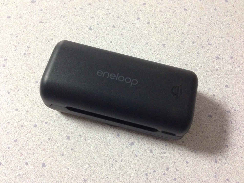 eneloop-chargepad-20130122-120314.jpg パッケージからキャリングケースを取り出してみました