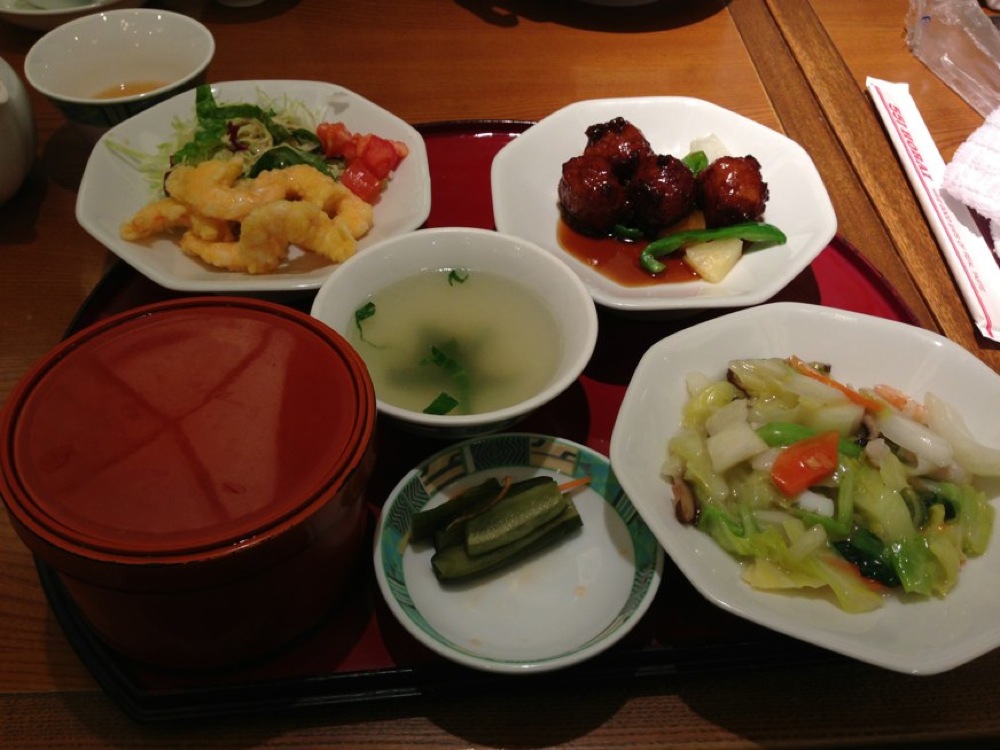 osaka-hourai-butaman-20130125-131756.jpg 蓬莱定食。おかずがいっぱいでお得