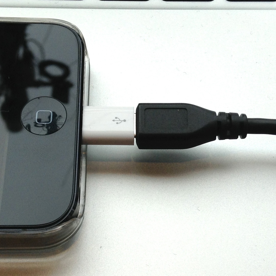 「Lightning – Micro USBアダプタ」と「Lightning – 30ピンアダプタ」を比較してみた