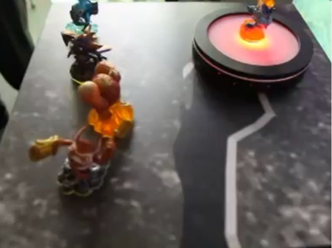 現実のフィギュアと連動するゲーム「Skylanders: Spyro’s Adventure」（動画あり）