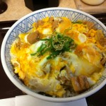 「塩親子丼」を「神戸 らんぷ亭 新宿2丁目店」で食す！